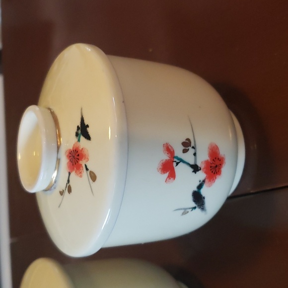 Vintage Japanese Bowls with Lids - Picture 2 of 10